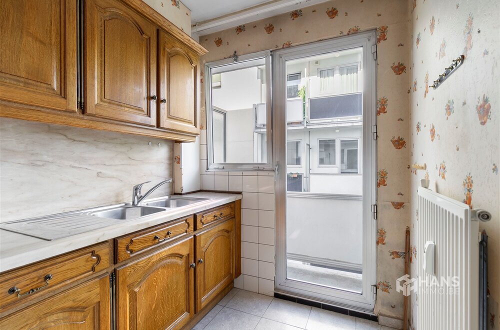 op-te-frissen-hoekappartement-80-m-met-2-slaapkamers-autostaanplaats-en-terras-in-borgerhout008.jpg