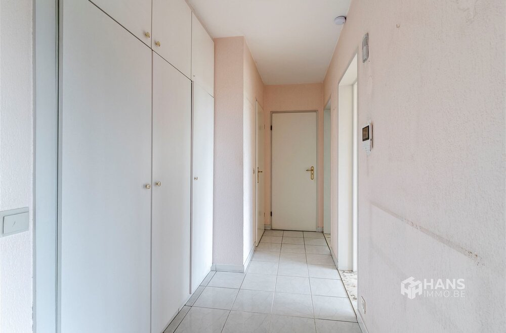 op-te-frissen-hoekappartement-80-m-met-2-slaapkamers-autostaanplaats-en-terras-in-borgerhout012.jpg