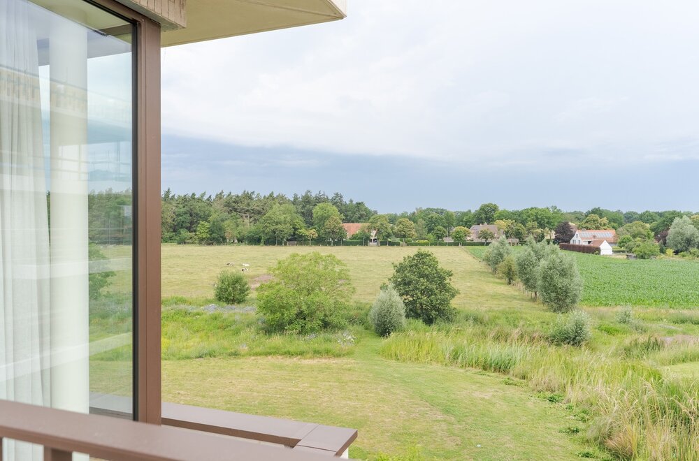 hoogwaardig-afgewerkt-appartement-op-de-derde-verdieping-met-panoramisch-zicht-terras-autostaanplaats-en-berging-009.jpg