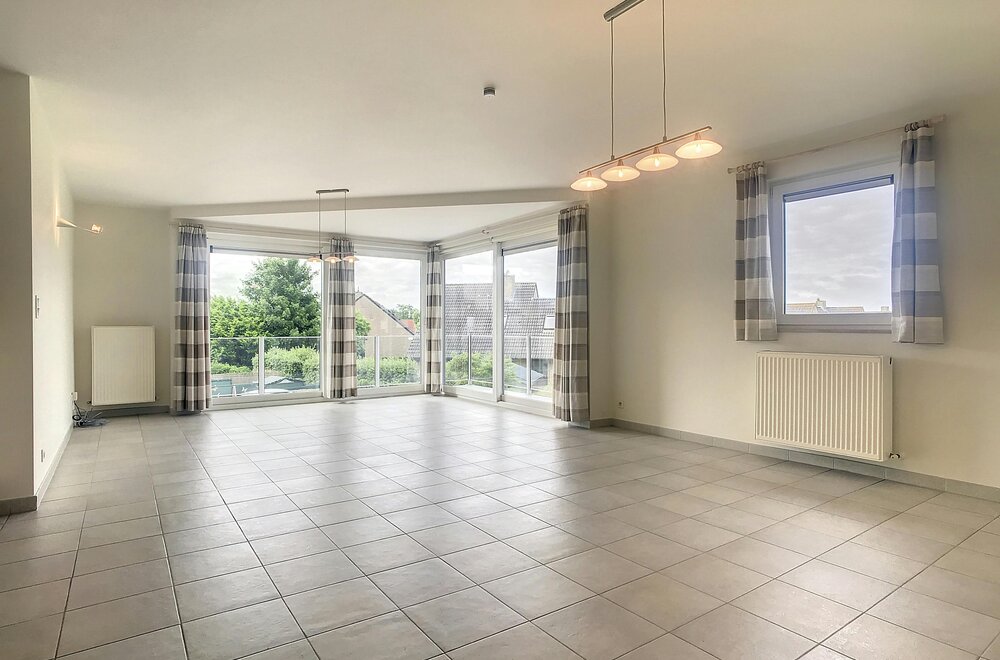 appartement-met-twee-slaapkamers-en-ruim-terras-te-koop001.jpg