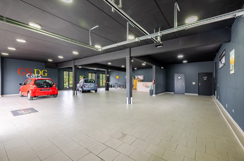 veelzijdig-handelspand-met-toonzaal-atelier-en-ruime-woonst-okegem023.jpg