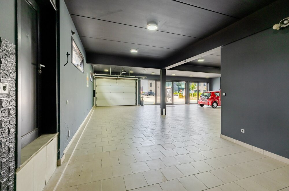 veelzijdig-handelspand-met-toonzaal-atelier-en-ruime-woonst-okegem025.jpg