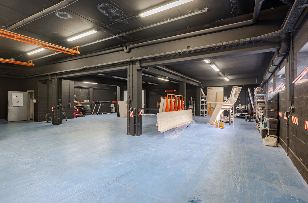 veelzijdig-handelspand-met-toonzaal-atelier-en-ruime-woonst-okegem028.jpg