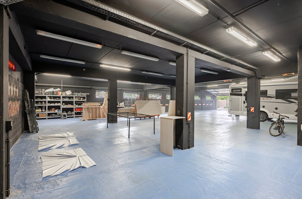 veelzijdig-handelspand-met-toonzaal-atelier-en-ruime-woonst-okegem029.jpg