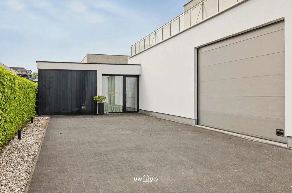 exclusieve-kmo-unit-met-penthouse-magazijn-en-beauty-lounge-op-toplocatie-in-pareinpark-beveren002.jpg