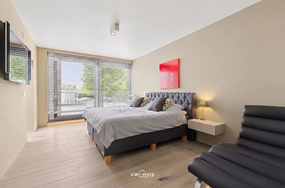 exclusieve-kmo-unit-met-penthouse-magazijn-en-beauty-lounge-op-toplocatie-in-pareinpark-beveren008.jpg