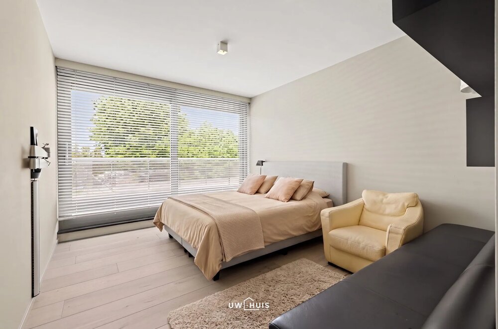 exclusieve-kmo-unit-met-penthouse-magazijn-en-beauty-lounge-op-toplocatie-in-pareinpark-beveren009.jpg