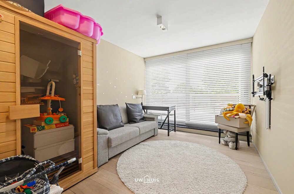 exclusieve-kmo-unit-met-penthouse-magazijn-en-beauty-lounge-op-toplocatie-in-pareinpark-beveren010.jpg