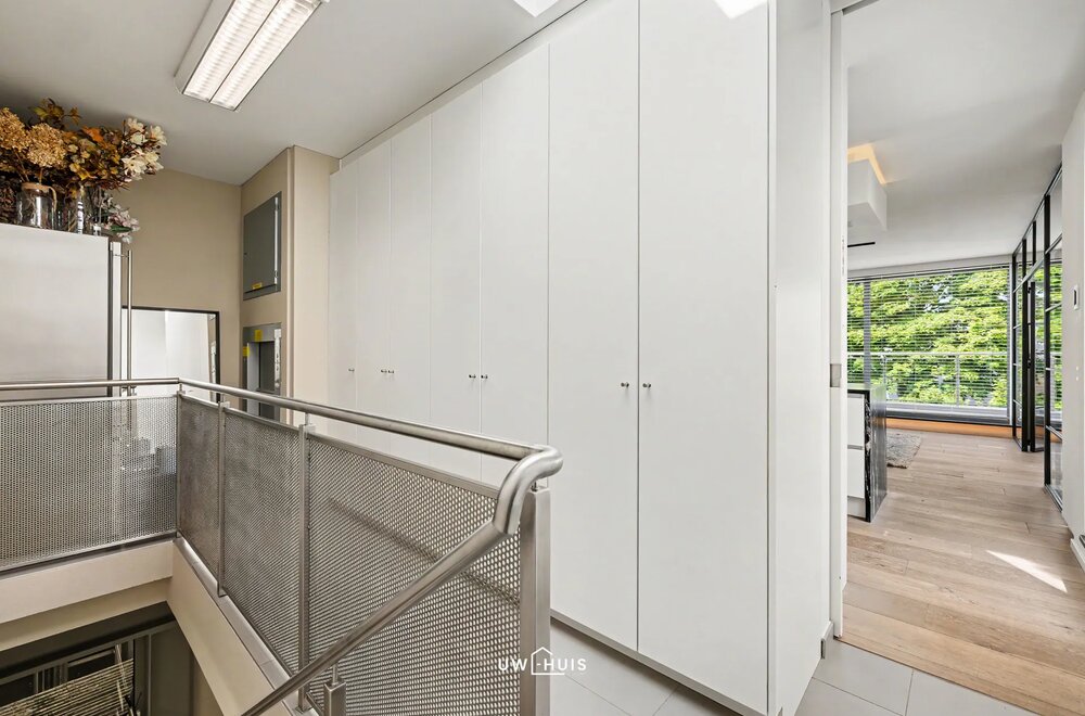 exclusieve-kmo-unit-met-penthouse-magazijn-en-beauty-lounge-op-toplocatie-in-pareinpark-beveren011.jpg