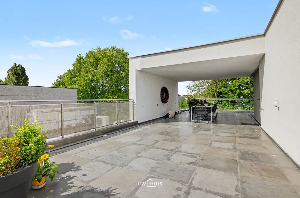 exclusieve-kmo-unit-met-penthouse-magazijn-en-beauty-lounge-op-toplocatie-in-pareinpark-beveren014.jpg