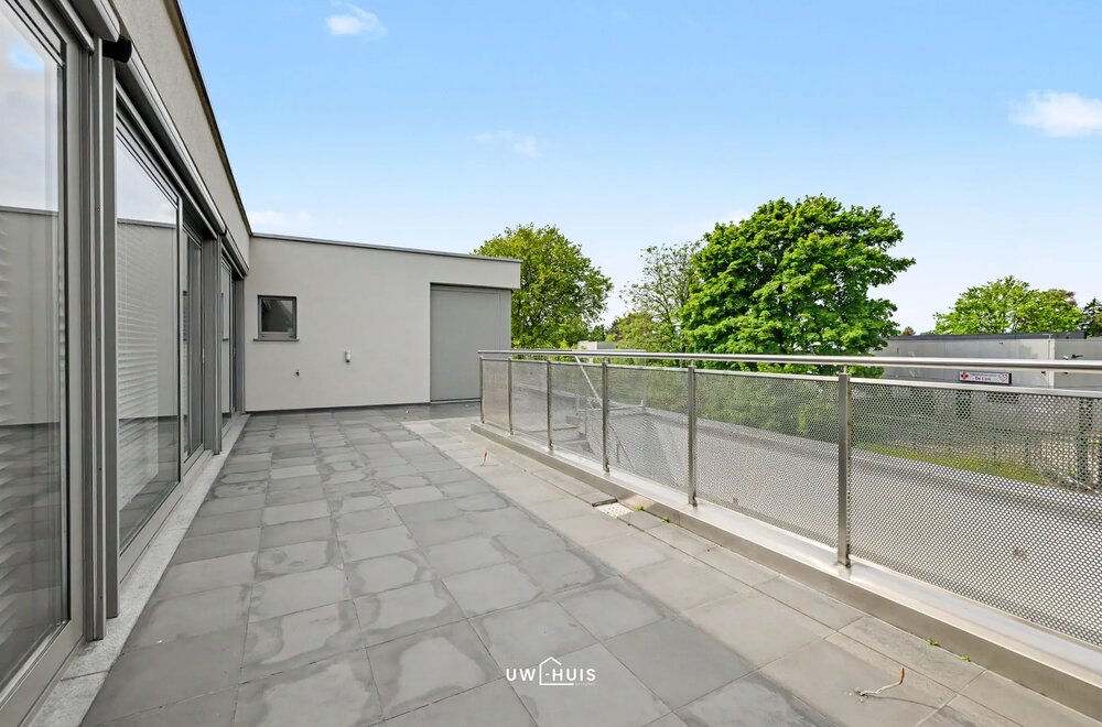 exclusieve-kmo-unit-met-penthouse-magazijn-en-beauty-lounge-op-toplocatie-in-pareinpark-beveren015.jpg