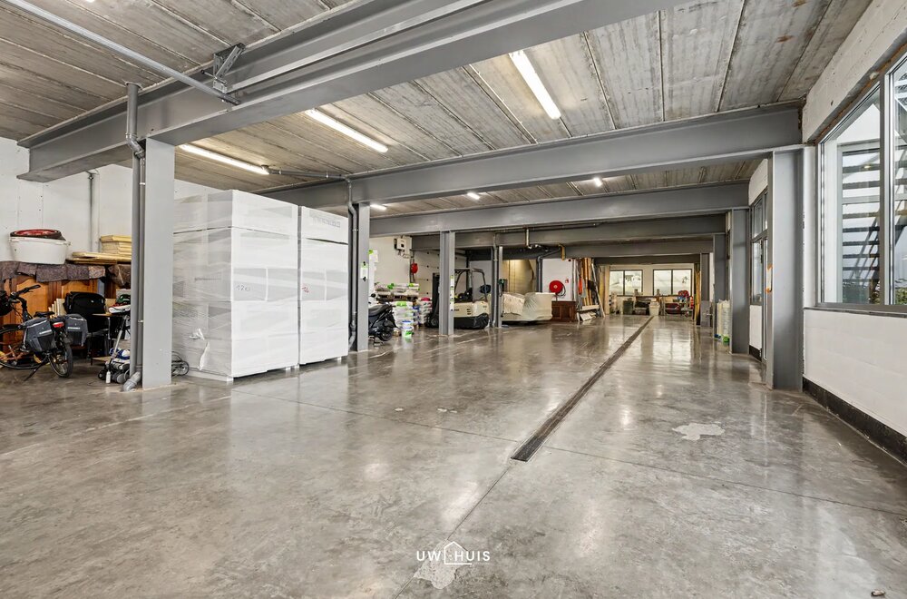 exclusieve-kmo-unit-met-penthouse-magazijn-en-beauty-lounge-op-toplocatie-in-pareinpark-beveren017.jpg