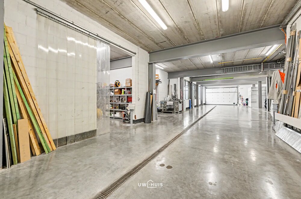 exclusieve-kmo-unit-met-penthouse-magazijn-en-beauty-lounge-op-toplocatie-in-pareinpark-beveren019.jpg