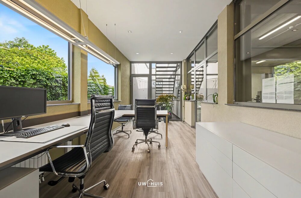 exclusieve-kmo-unit-met-penthouse-magazijn-en-beauty-lounge-op-toplocatie-in-pareinpark-beveren020.jpg