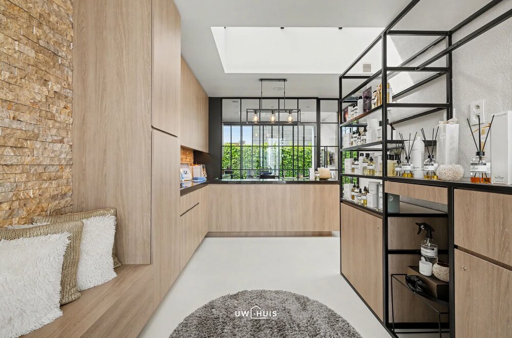 exclusieve-kmo-unit-met-penthouse-magazijn-en-beauty-lounge-op-toplocatie-in-pareinpark-beveren022.jpg