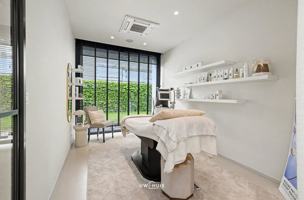 exclusieve-kmo-unit-met-penthouse-magazijn-en-beauty-lounge-op-toplocatie-in-pareinpark-beveren026.jpg