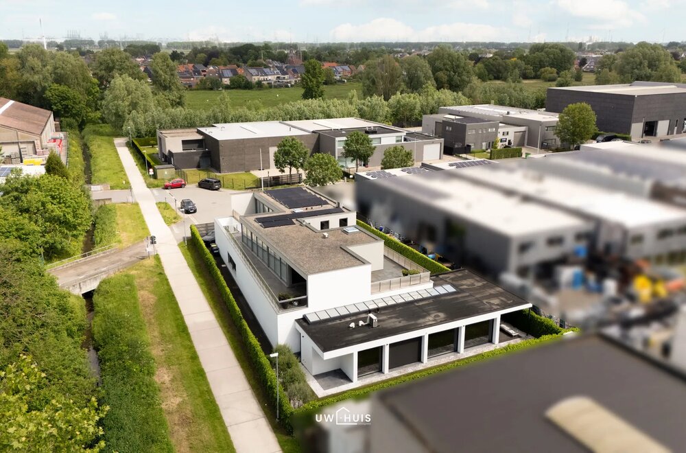 exclusieve-kmo-unit-met-penthouse-magazijn-en-beauty-lounge-op-toplocatie-in-pareinpark-beveren027.jpg