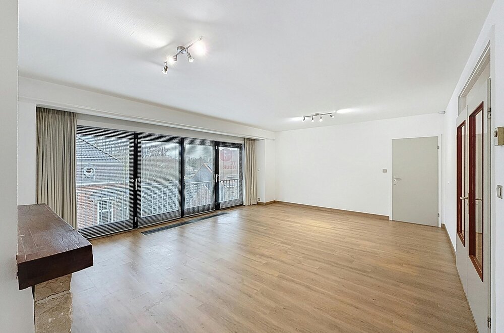 appartement-met-drie-kamers-en-garage-te-koop-in-ieper003.jpg