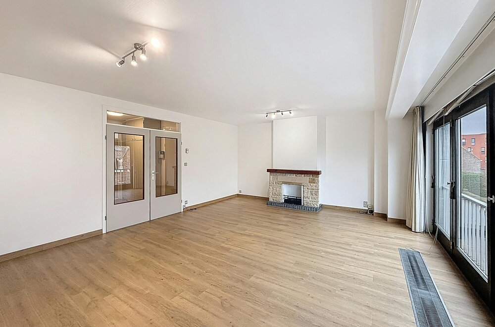 appartement-met-drie-kamers-en-garage-te-koop-in-ieper004.jpg