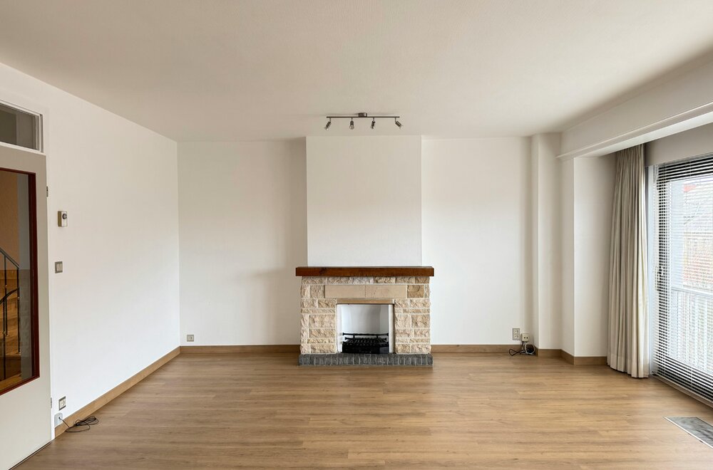 appartement-met-drie-kamers-en-garage-te-koop-in-ieper005.jpg