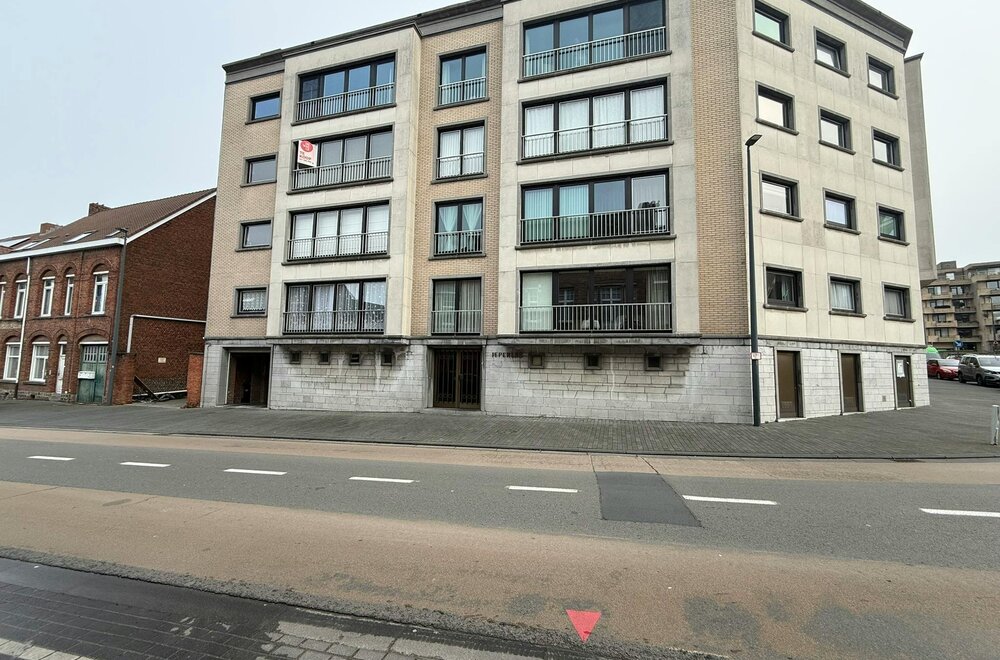 appartement-met-drie-kamers-en-garage-te-koop-in-ieper018.jpg