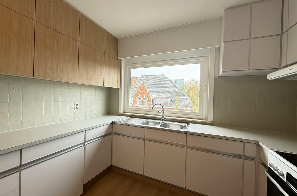 appartement-met-drie-kamers-en-garage-te-koop-in-ieper019.jpg