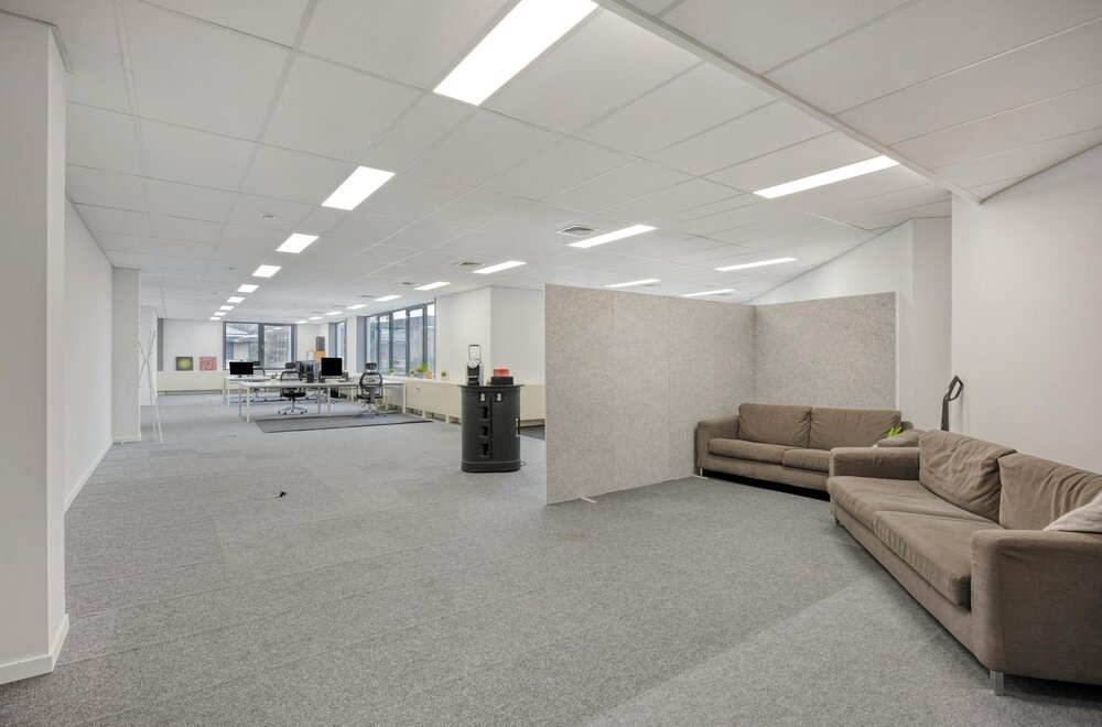 gerenoveerd-kantoor-met-6-staanplaatsen-te-koop-in-zaventem005.jpg