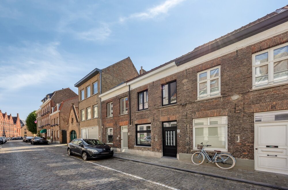 volledig-gerenoveerde-stadswoning-in-het-charmante-sint-gilliskwartier-te-brugge020.jpg
