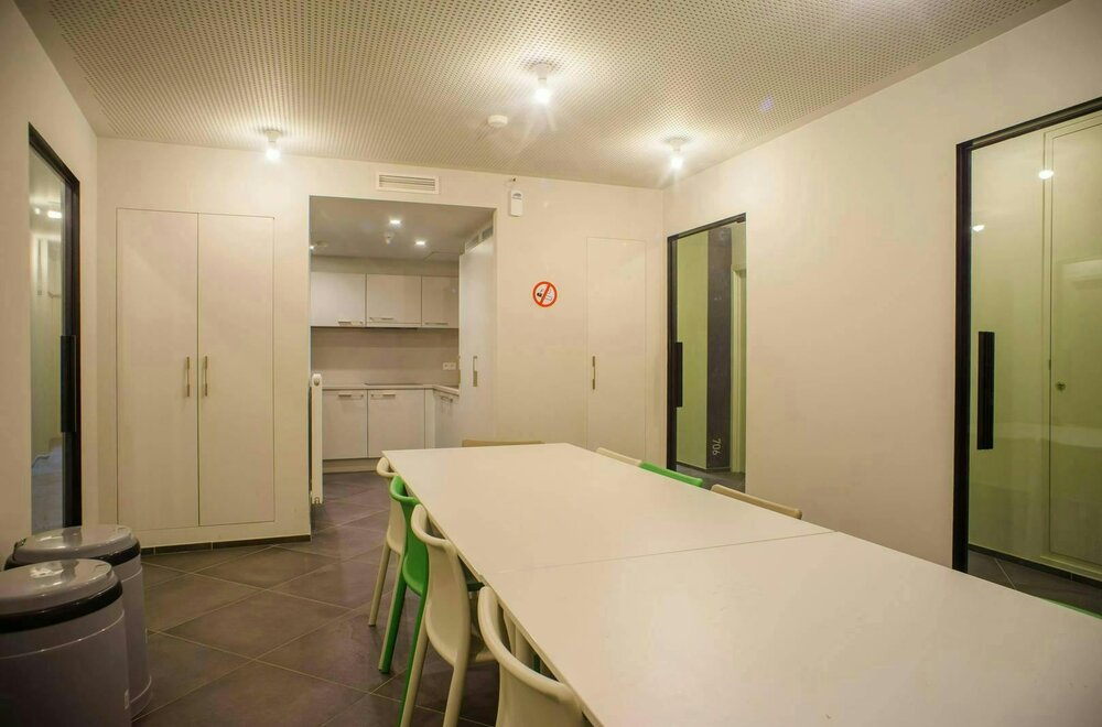 studentenkamer-te-koop-nabij-het-station-en-centrum-brugge004.jpg