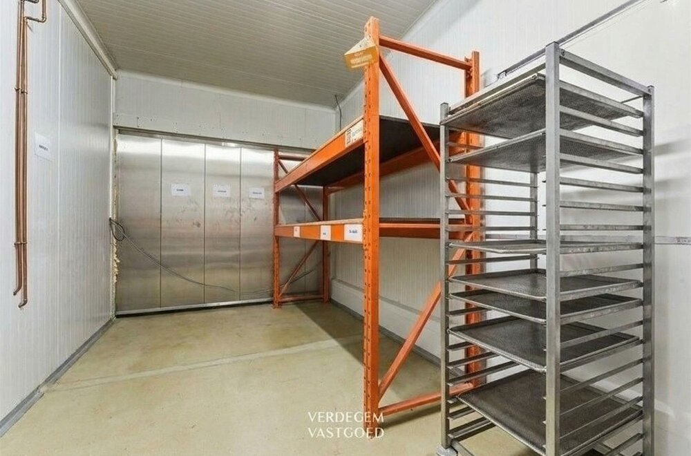 villa-met-magazijn-op-toplocatie031.jpg