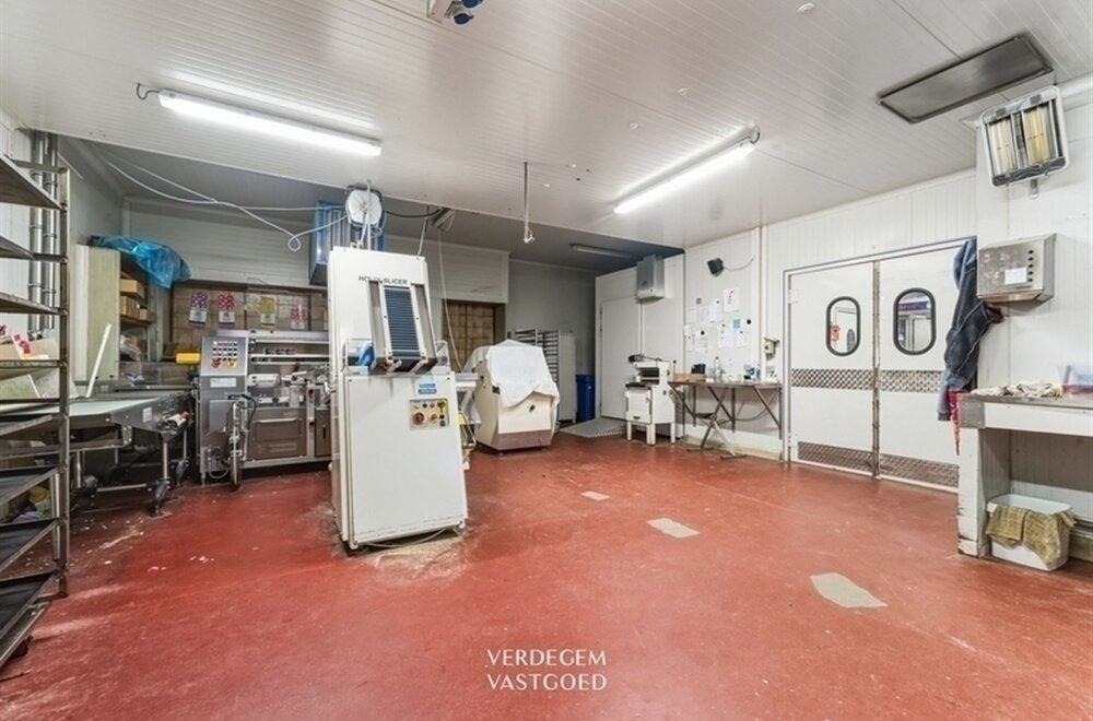 villa-met-magazijn-op-toplocatie029.jpg