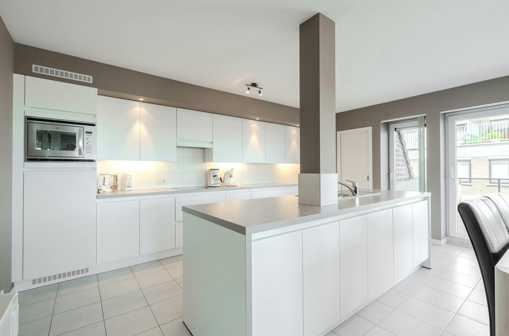 lichtrijk-hoekappartement-met-grote-terrassen-te-koop-op-topligging-011.jpg