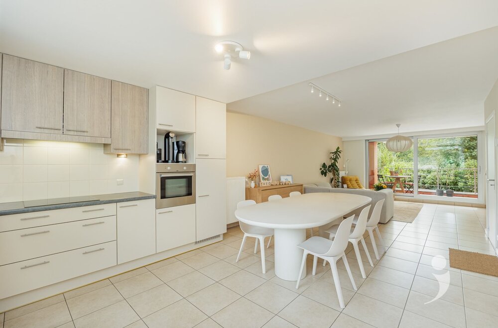 ruim-appartement-met-groot-terras-en-2-slaapkamers004.jpg