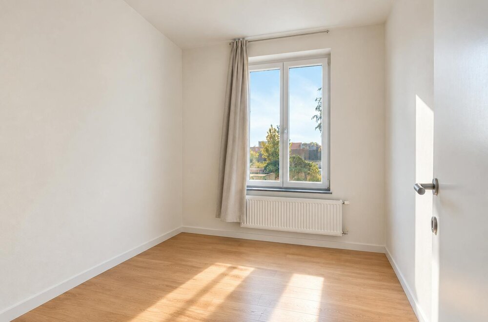 instapklaar-huis-met-4-slaapkamers-en-koer-te-koop-in-brugge006.jpg