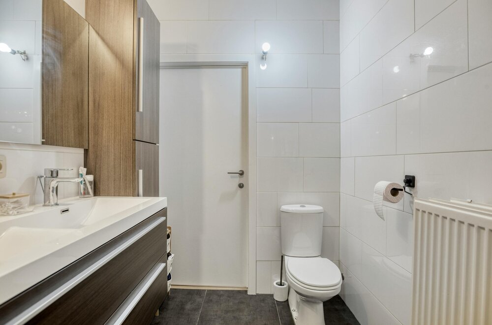 instapklaar-huis-met-4-slaapkamers-en-koer-te-koop-in-brugge008.jpg