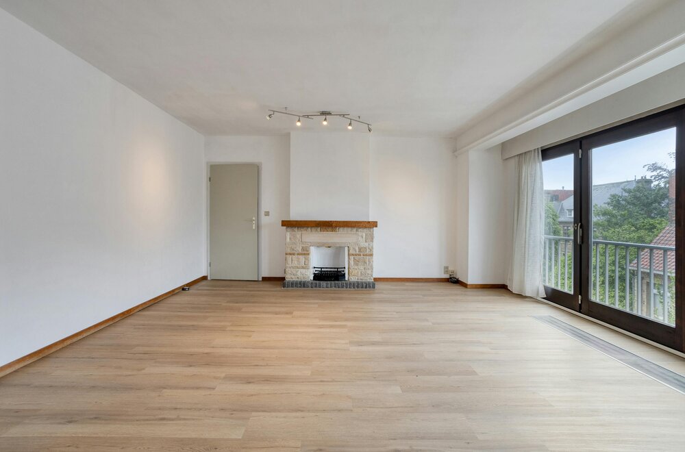 appartement-met-vier-kamers-en-garage-te-koop-in-ieper002.jpg