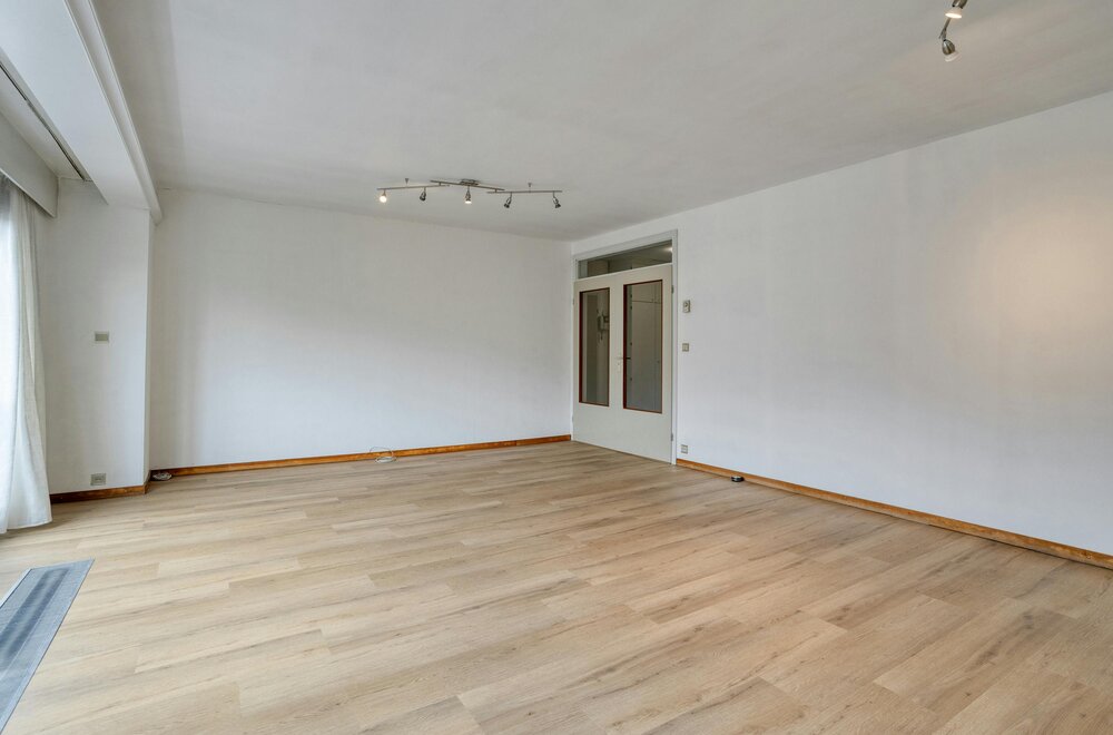 appartement-met-vier-kamers-en-garage-te-koop-in-ieper003.jpg