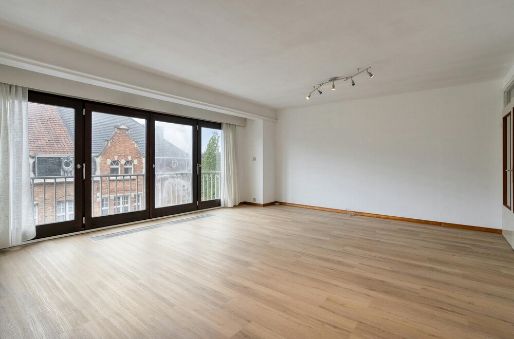 appartement-met-vier-kamers-en-garage-te-koop-in-ieper004.jpg