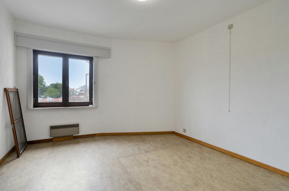 appartement-met-vier-kamers-en-garage-te-koop-in-ieper008.jpg