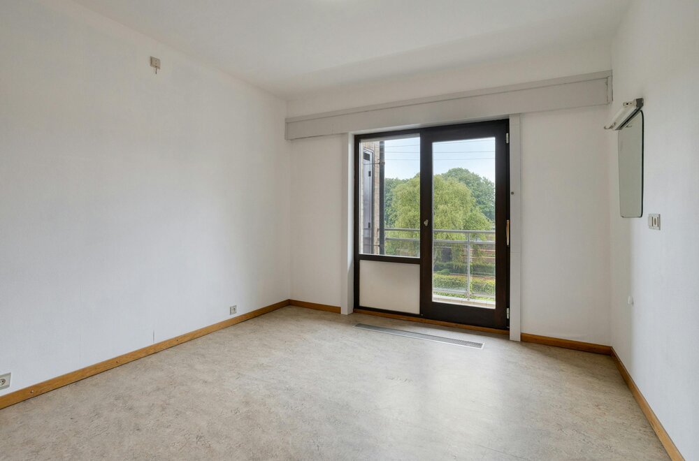 appartement-met-vier-kamers-en-garage-te-koop-in-ieper012.jpg