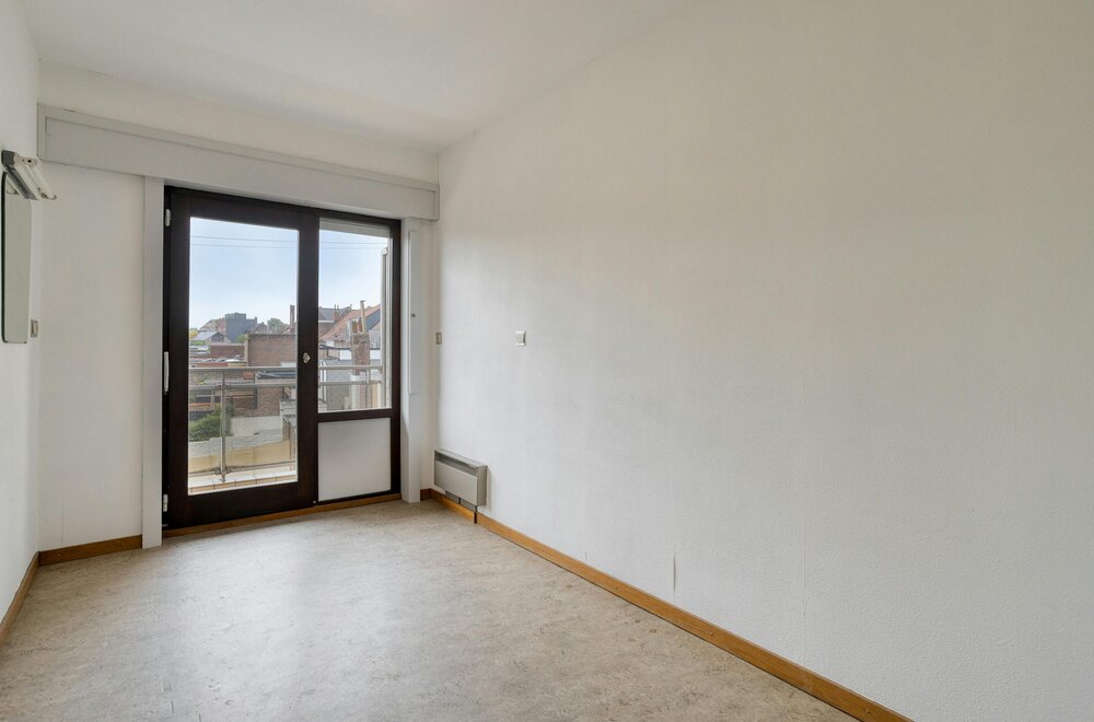 appartement-met-vier-kamers-en-garage-te-koop-in-ieper014.jpg