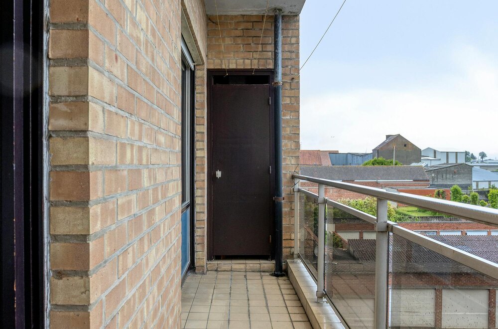 appartement-met-vier-kamers-en-garage-te-koop-in-ieper015.jpg