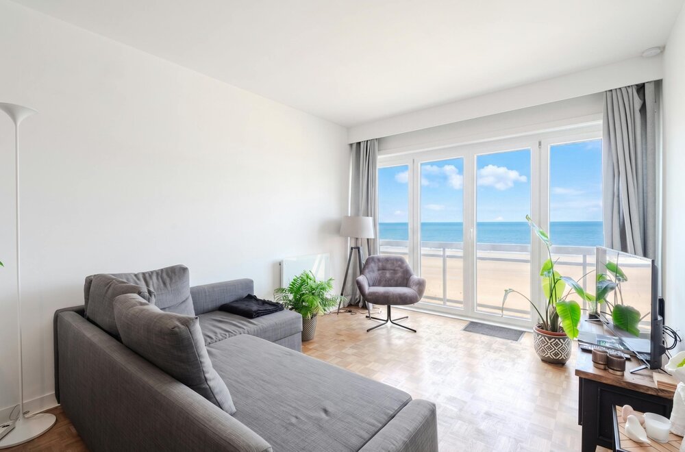 ruime-studio-met-prachtig-frontaal-zeezicht-te-middelkerke008.jpg
