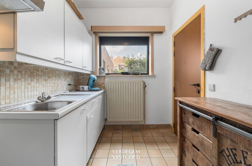 centraal-gelegen-opbrengsteigendom-met-gelijkvloerse-handel-kantoor-en-duplexappartement003.jpg