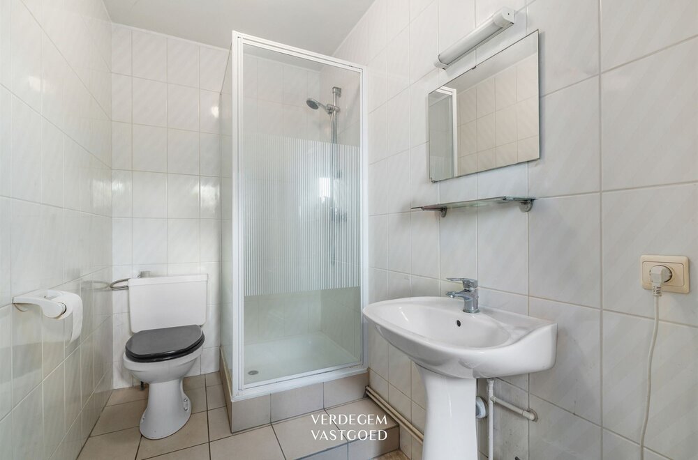 centraal-gelegen-opbrengsteigendom-met-gelijkvloerse-handel-kantoor-en-duplexappartement004.jpg
