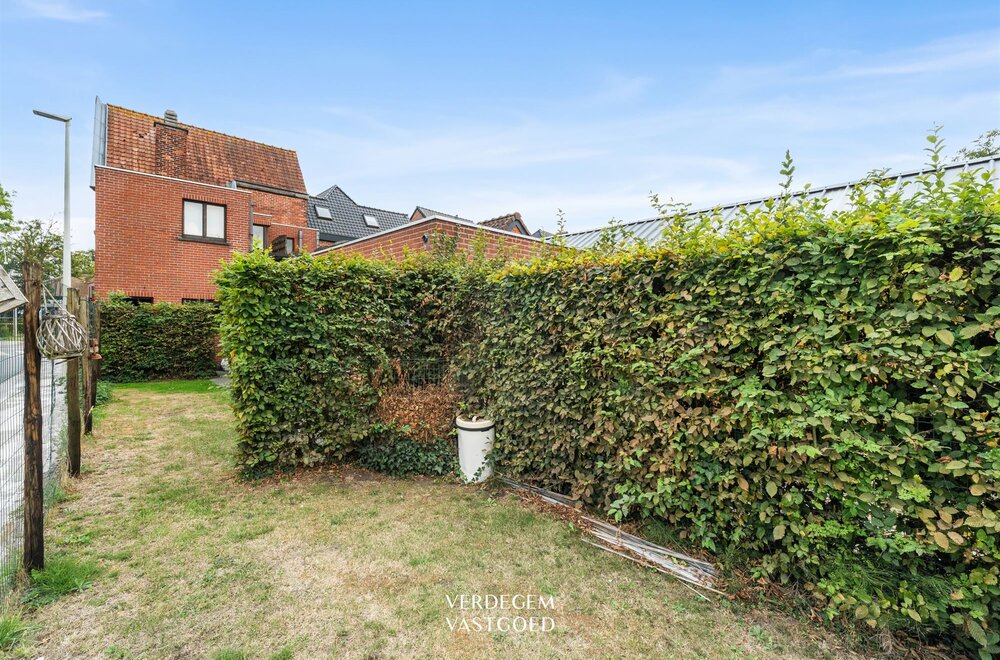 centraal-gelegen-opbrengsteigendom-met-gelijkvloerse-handel-kantoor-en-duplexappartement005.jpg