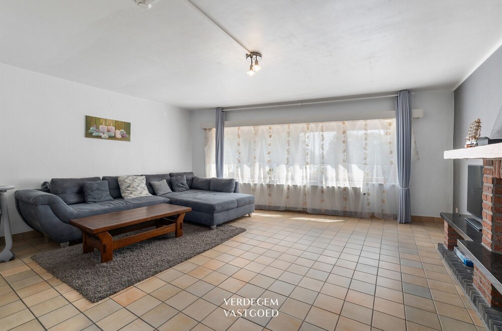 centraal-gelegen-opbrengsteigendom-met-gelijkvloerse-handel-kantoor-en-duplexappartement007.jpg