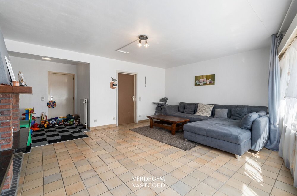 centraal-gelegen-opbrengsteigendom-met-gelijkvloerse-handel-kantoor-en-duplexappartement008.jpg
