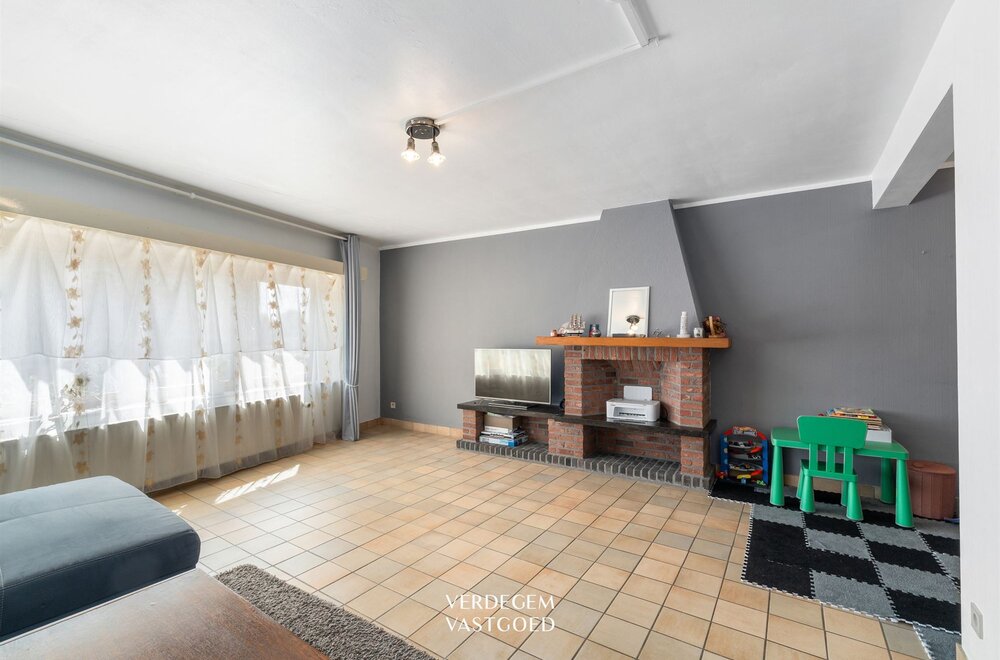 centraal-gelegen-opbrengsteigendom-met-gelijkvloerse-handel-kantoor-en-duplexappartement009.jpg