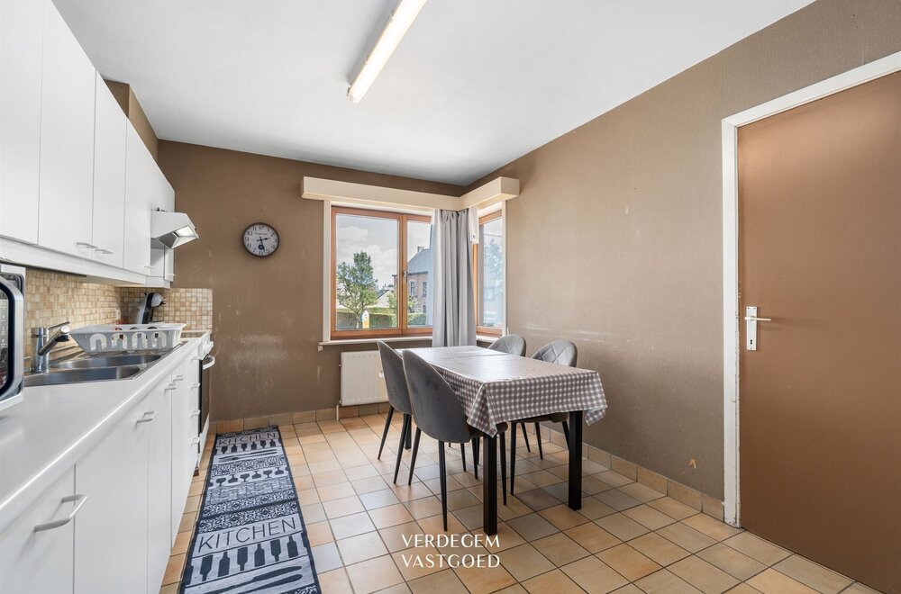 centraal-gelegen-opbrengsteigendom-met-gelijkvloerse-handel-kantoor-en-duplexappartement011.jpg